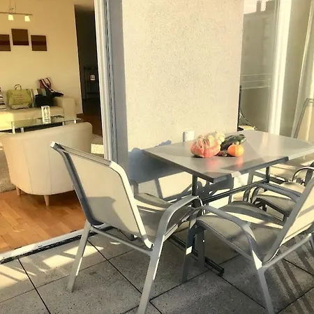 Bright Spacious And Modern With Terrace Lägenhet
