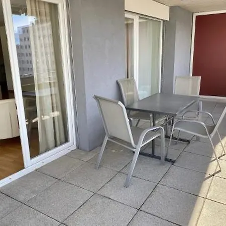 Bright Spacious And Modern With Terrace Lägenhet