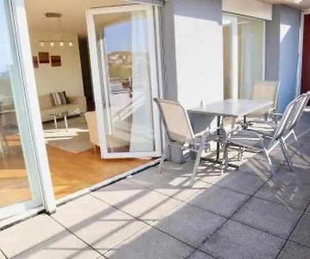 Apartman Bright Spacious And Modern With Terrace